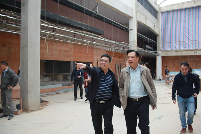 高新區(qū)管委會李耕主任一行到皇氏集團(tuán)華南新廠調(diào)研