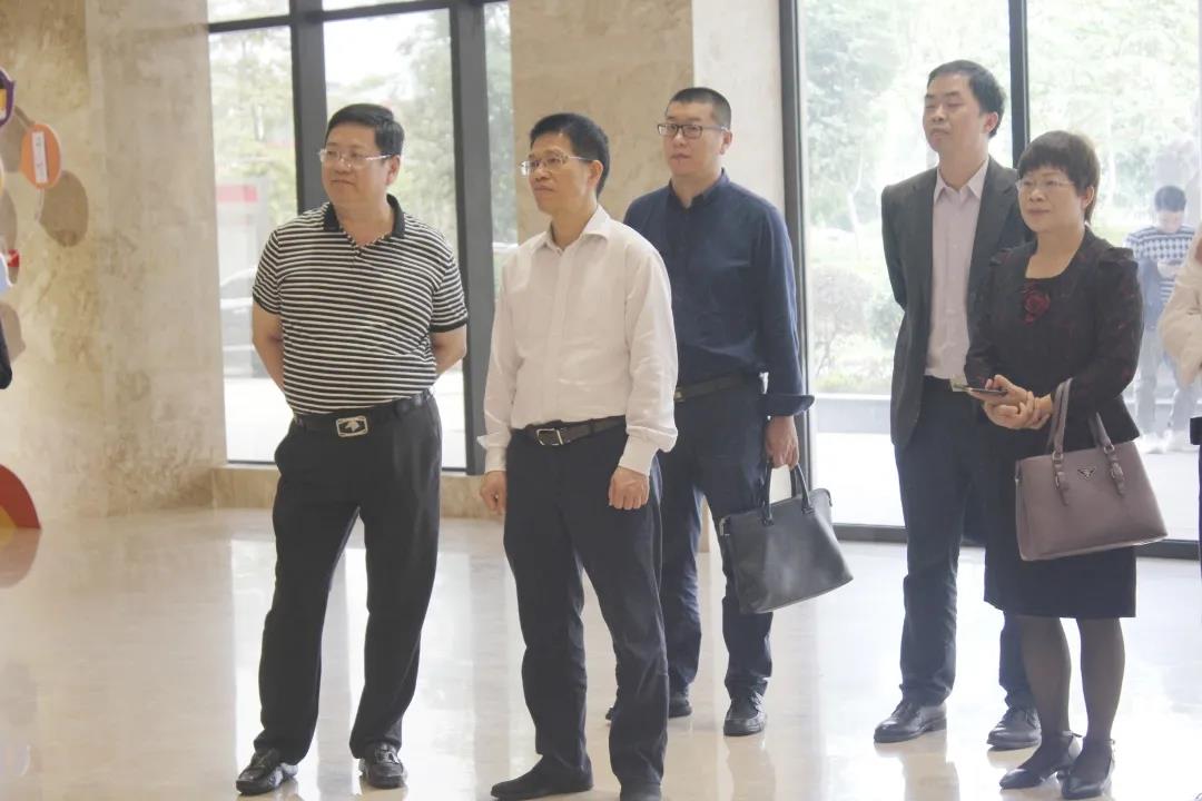 校企合作譜新篇，互利共贏謀發(fā)展 | 廣西大學寧旭初總會計師一行蒞臨皇氏集團交流指導