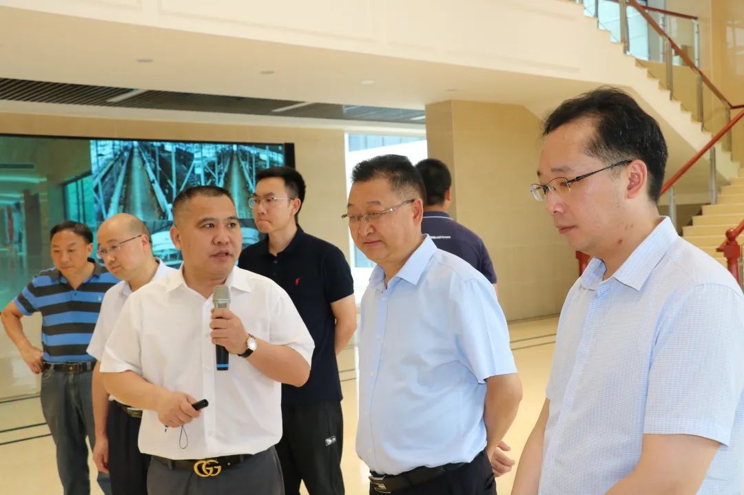 貴州省紀(jì)委省監(jiān)委派駐第十三紀(jì)檢組、省工信廳一行蒞臨皇氏集團(tuán)遵義乳業(yè)調(diào)研