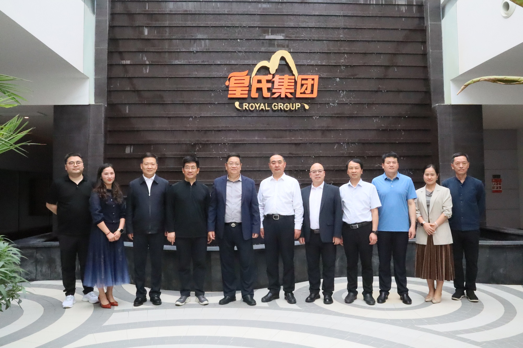 2023年5月14日，阜陽市委書記孫正東一行蒞臨皇氏集團交流考察