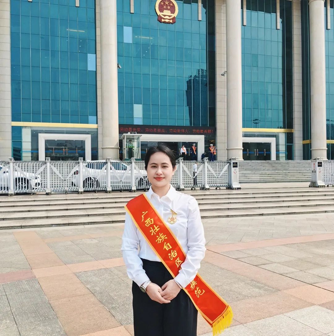 樹標(biāo)桿，立榜樣丨皇氏集團(tuán)石愛萍同志榮獲“廣西壯族自治區(qū)勞動(dòng)模范”稱號(hào)！