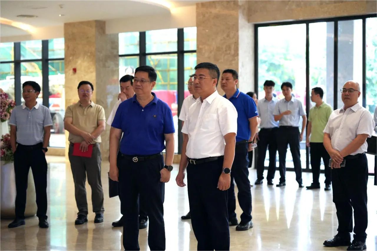 中國農(nóng)業(yè)銀行廣西區(qū)分行黨委書記、行長張清蒞臨皇氏集團(tuán)調(diào)研指導(dǎo)