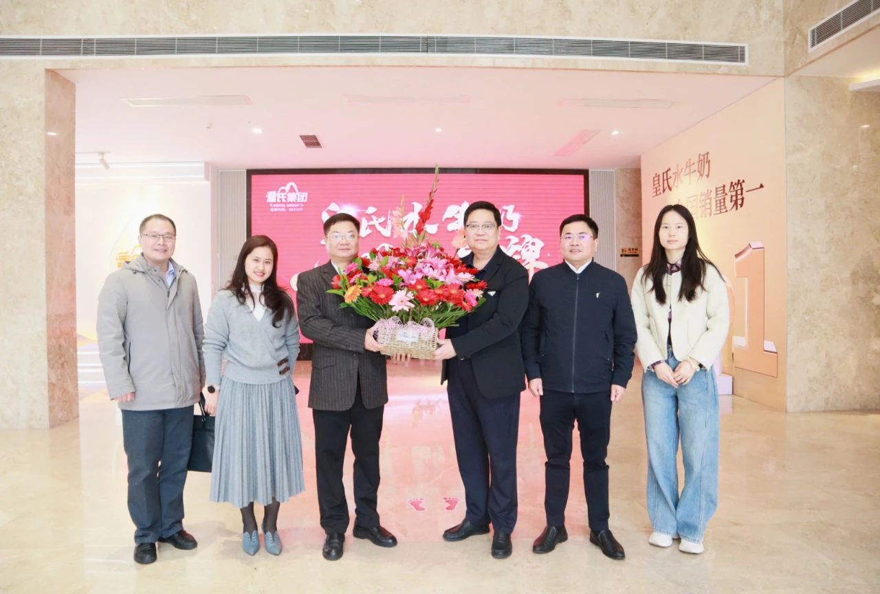 自治區(qū)工商聯(lián)黨組成員、副主席蔡家東到皇氏集團(tuán)開展春節(jié)走訪慰問活動(dòng)